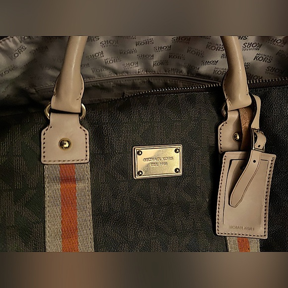 MICHAEL KORS DUFFLE BAG - Picture 4 of 11